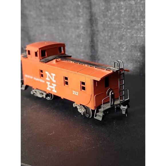 HO SCALE NEW HAVEN 717 CABOOSE Vintage Athearn Trains Nice Condition - Picture 3 of 5